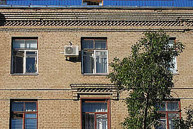 Окна в кирпичных домах Москвы