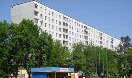 Многоподъездный девятиэтажный дом в Москве